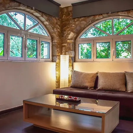 Kamares Suites Каламата Экстерьер фото