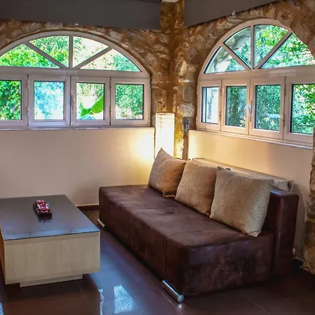 Kamares Suites Каламата Экстерьер фото
