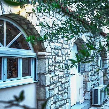 Kamares Suites Каламата Экстерьер фото
