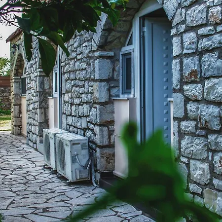 Kamares Suites Каламата Экстерьер фото