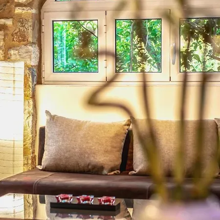 Kamares Suites Каламата Экстерьер фото